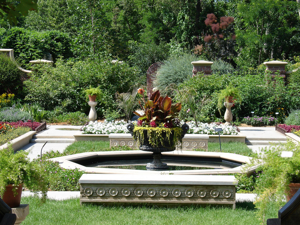 Lauritzen Gardens
