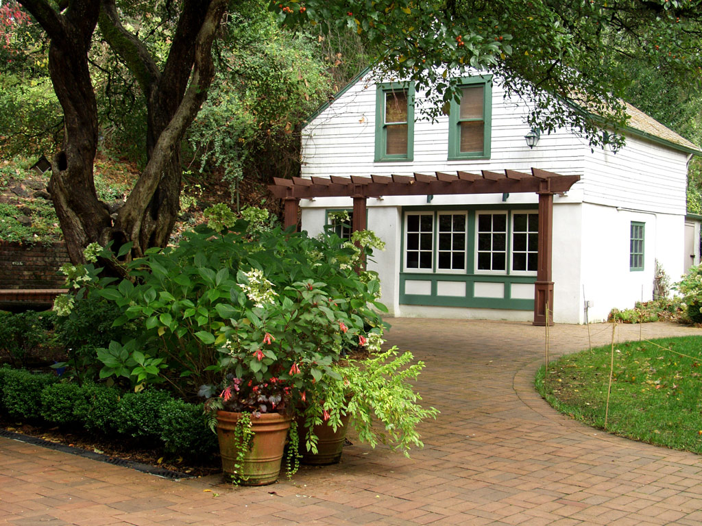Carriage House, Leach Botanical Garden