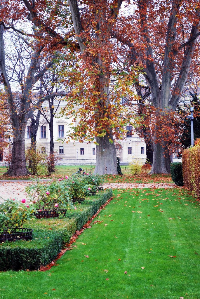 Liechtenstein Park, Autumn
