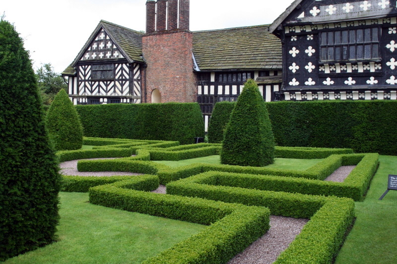 Little Moreton Hall Garden, 2008