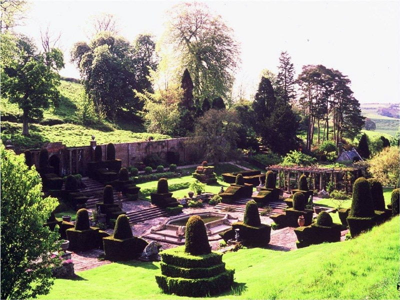 Fountain Court, Mapperton Garden