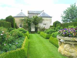 Menagerie garden2