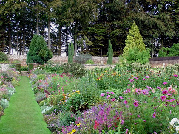 Chateau de Miromesnil Garden