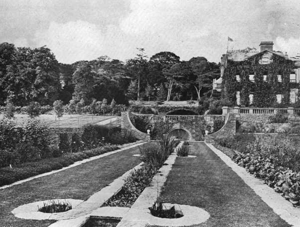 Ornament hestercombe rill garden l