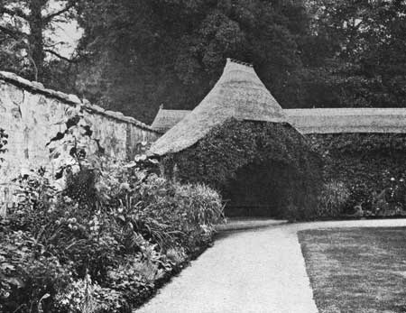 Ornament kelly thatched summerhouse p