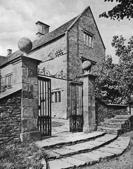 Ornament notgrove manor garden gates p