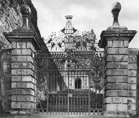Ornament powis castle gates p