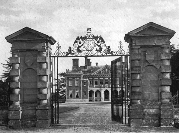 Ornament shobdon hall gateway l