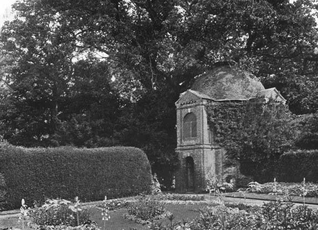 Ornament vyne garden house l