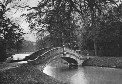Ornament wrest park brick bridge p