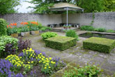 Abstract planting design in Mein Ruys garden