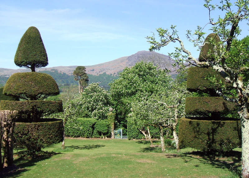 Plas Brondanw Gardens, Wales