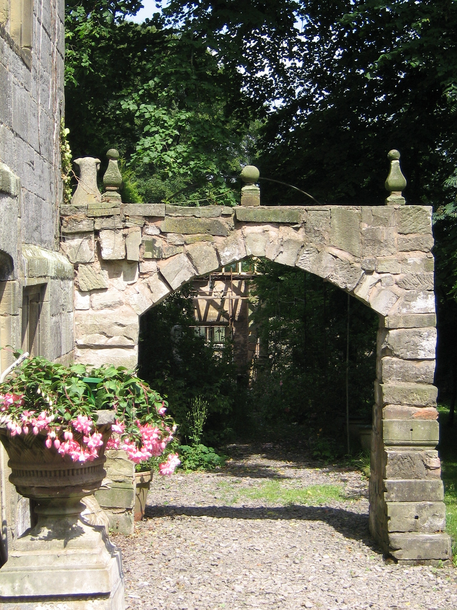 Arch, Plas Teg