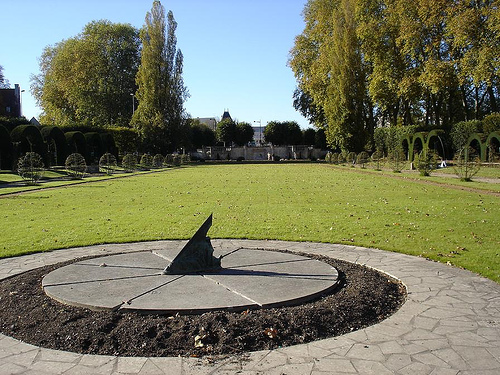 Sundial at Prés Fichaux Jardin