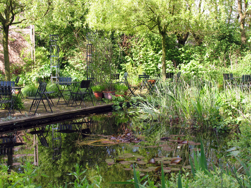 Pond, Priona Tuinen