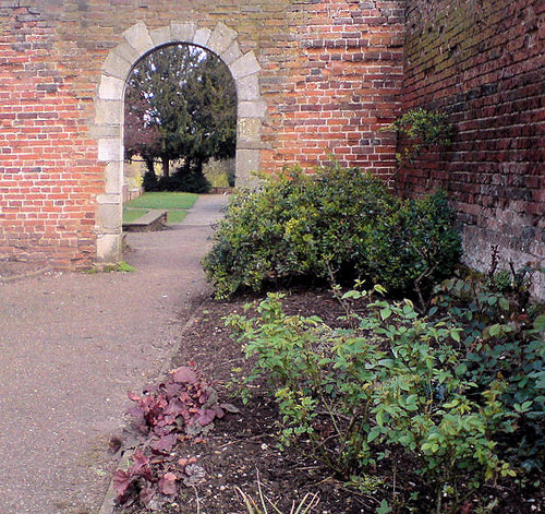 Gateway, Priory Gardens