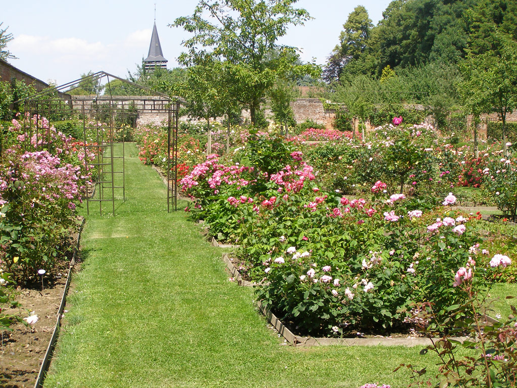 Chateau de Rambures Garden