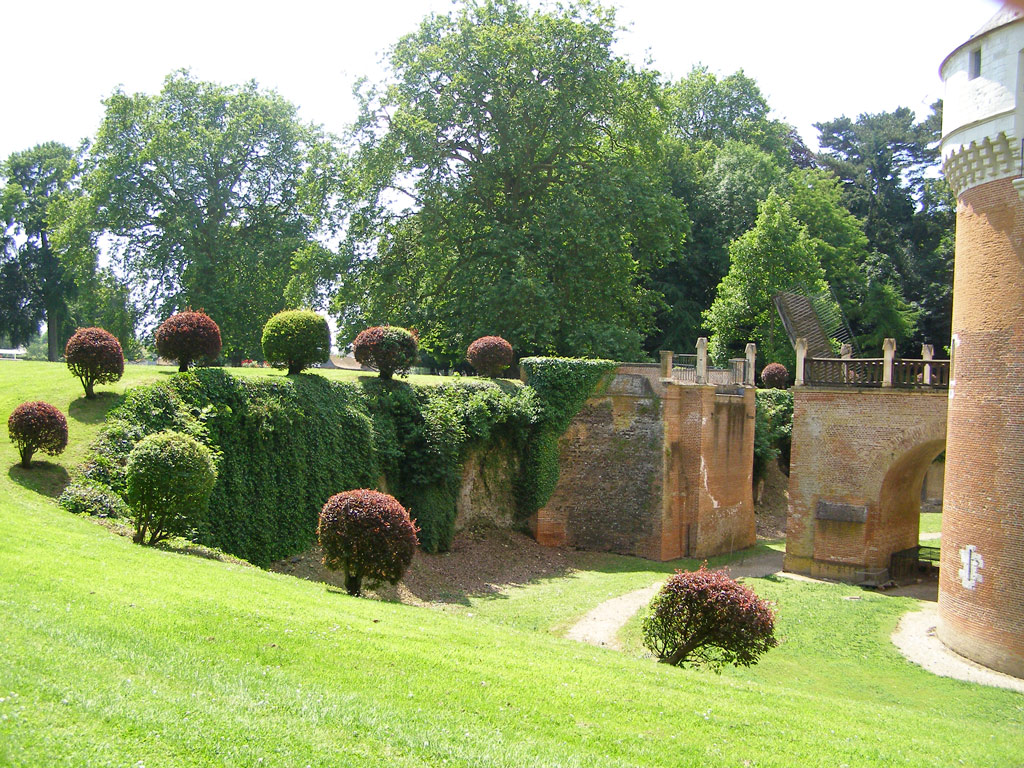 Moat, Chateau de Rambures