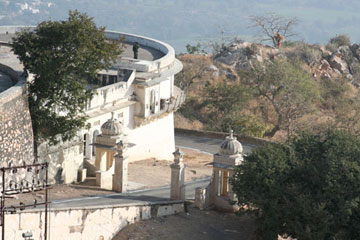 Sajjangarhmonsoonpalace1