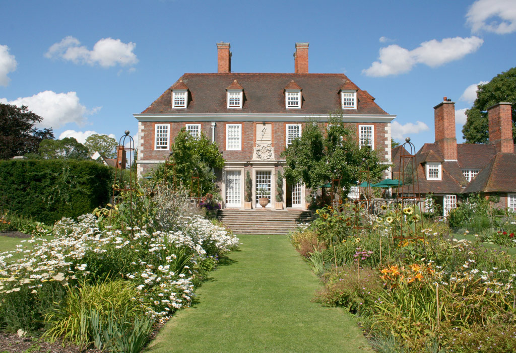 Perennial Beds, The Salutation