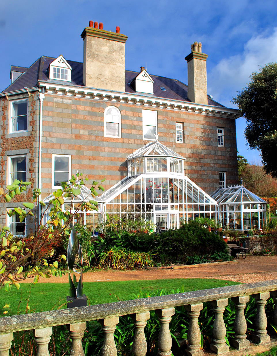 Sausmarez Manor, St Martins