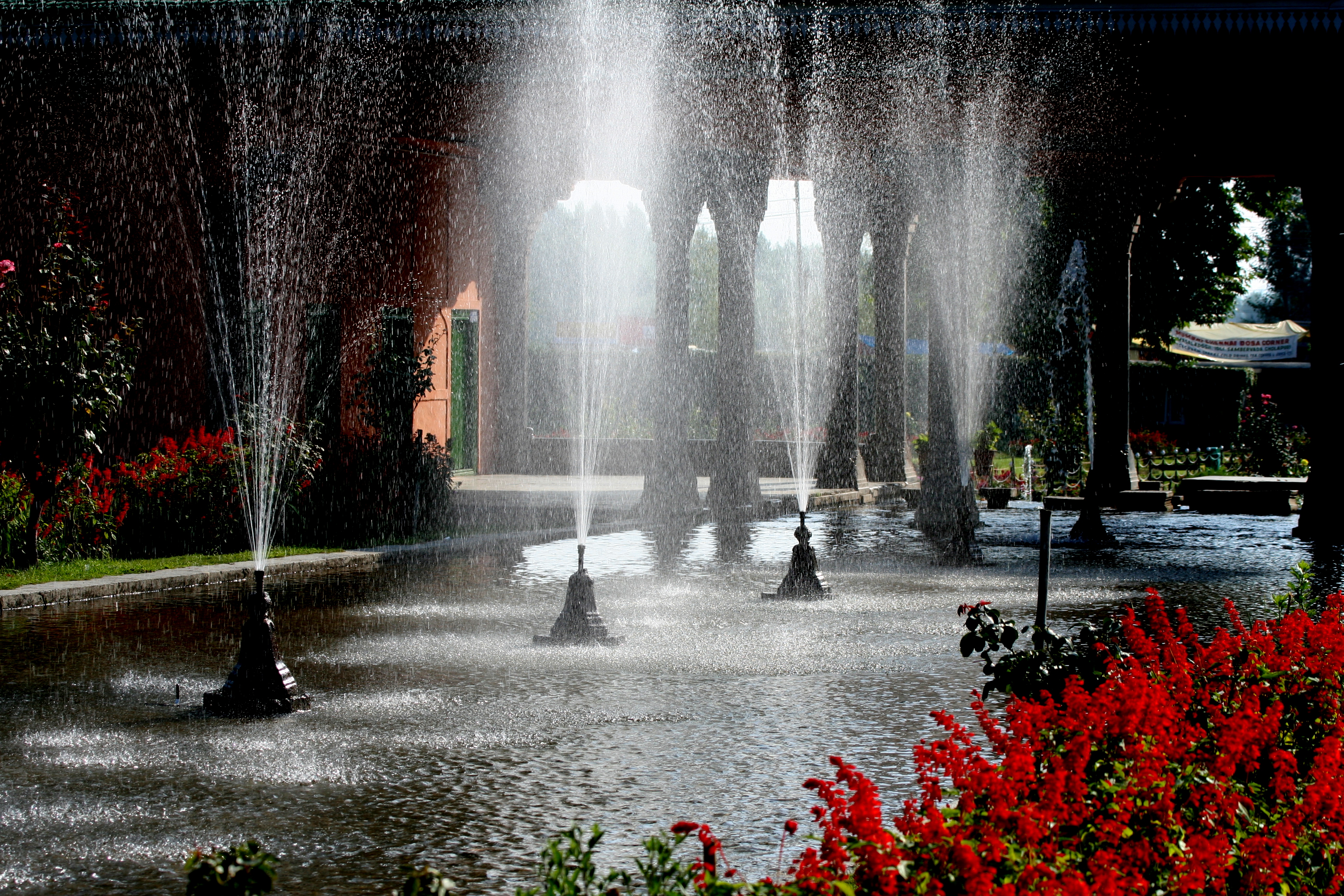 Shalamar Bagh in Kashmir Gardenvisit.com