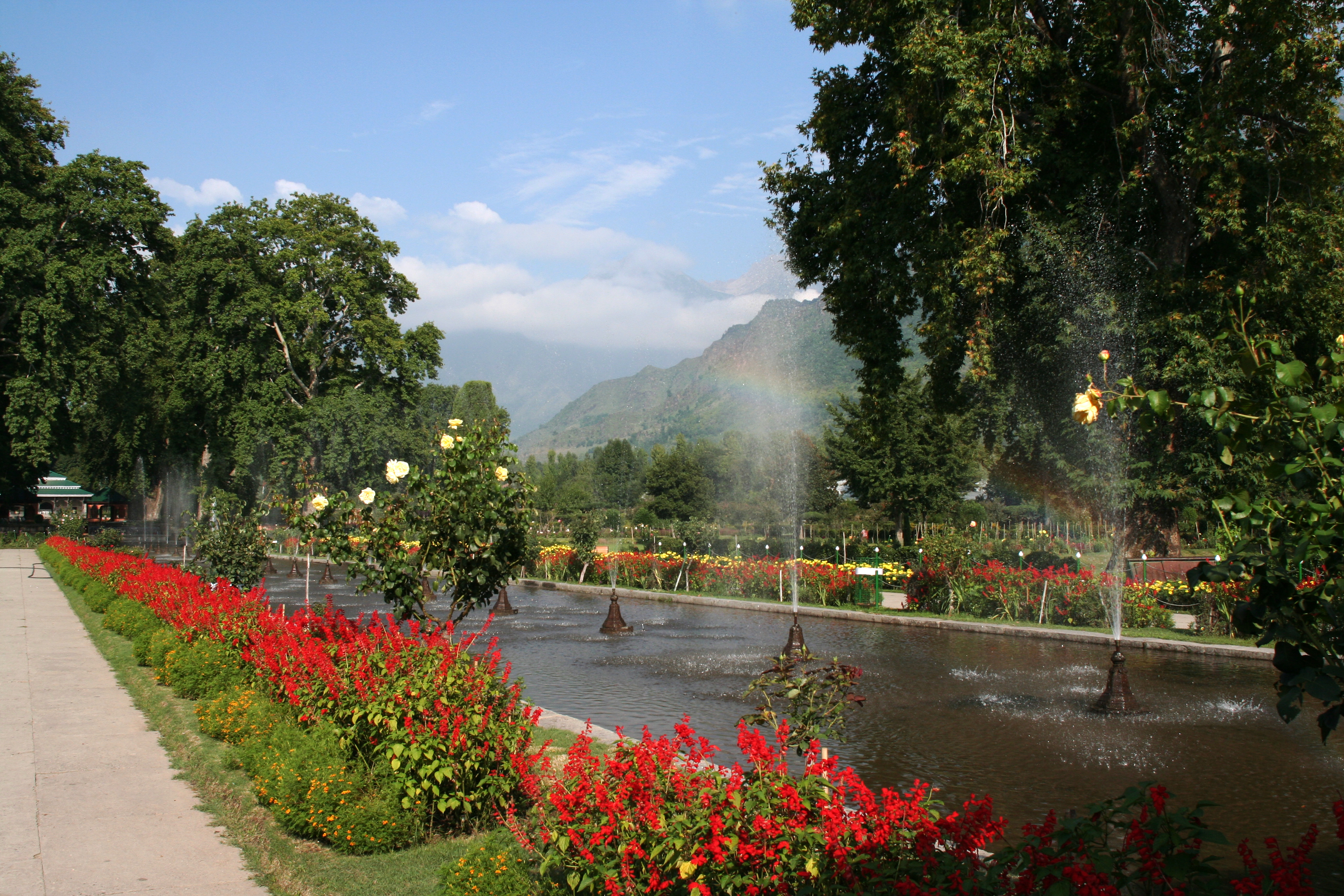 Shalamar Bagh in Kashmir Gardenvisit.com