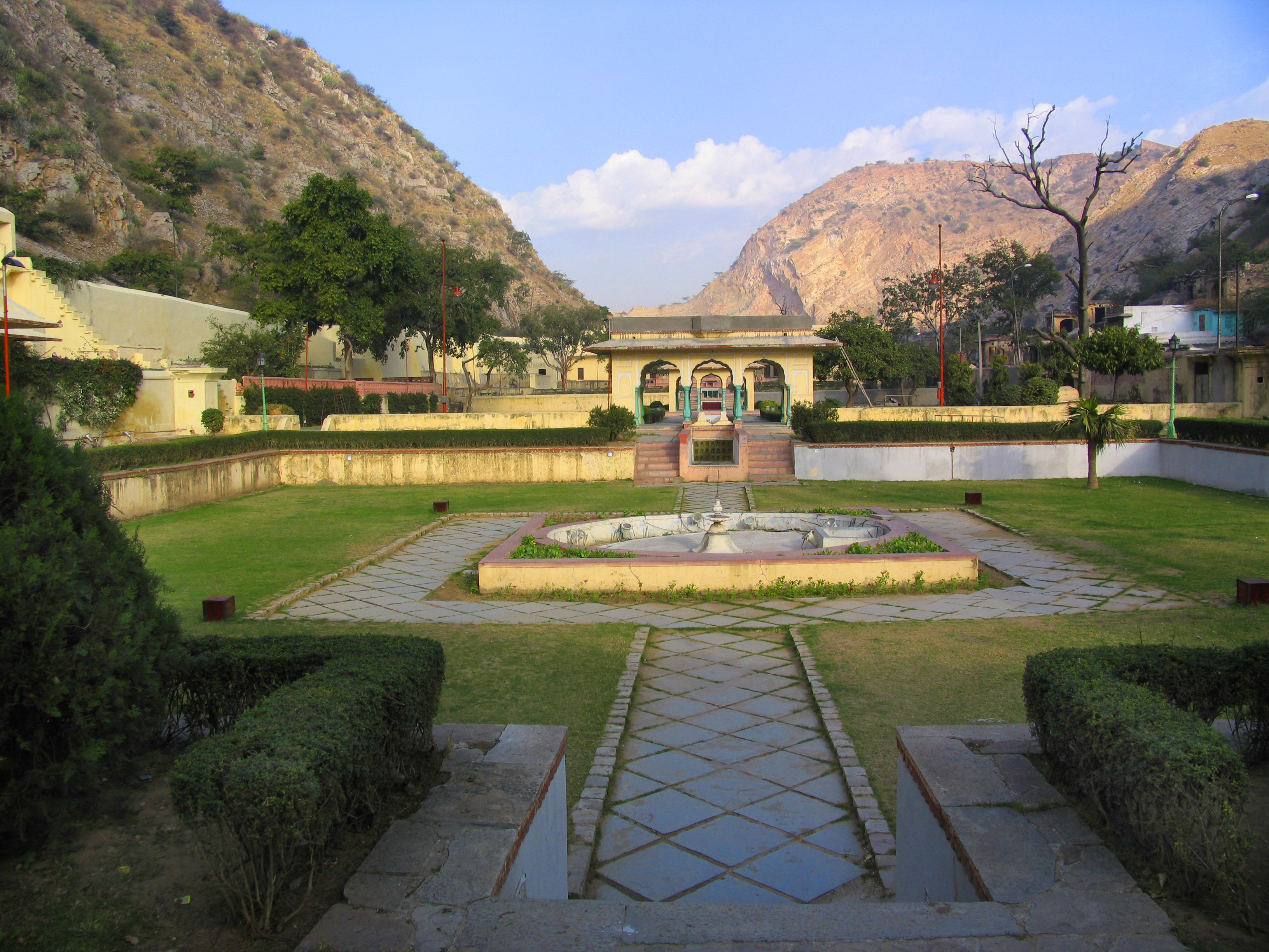 Sisodia Rani Ka Bagh Gardenvisit.com