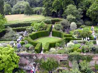 Sissinghurst garden2