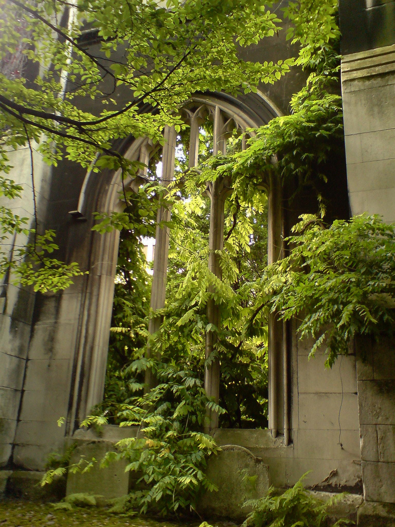 St Dunstan in the East Church Garden | GardenVisit.com, the garden ...
