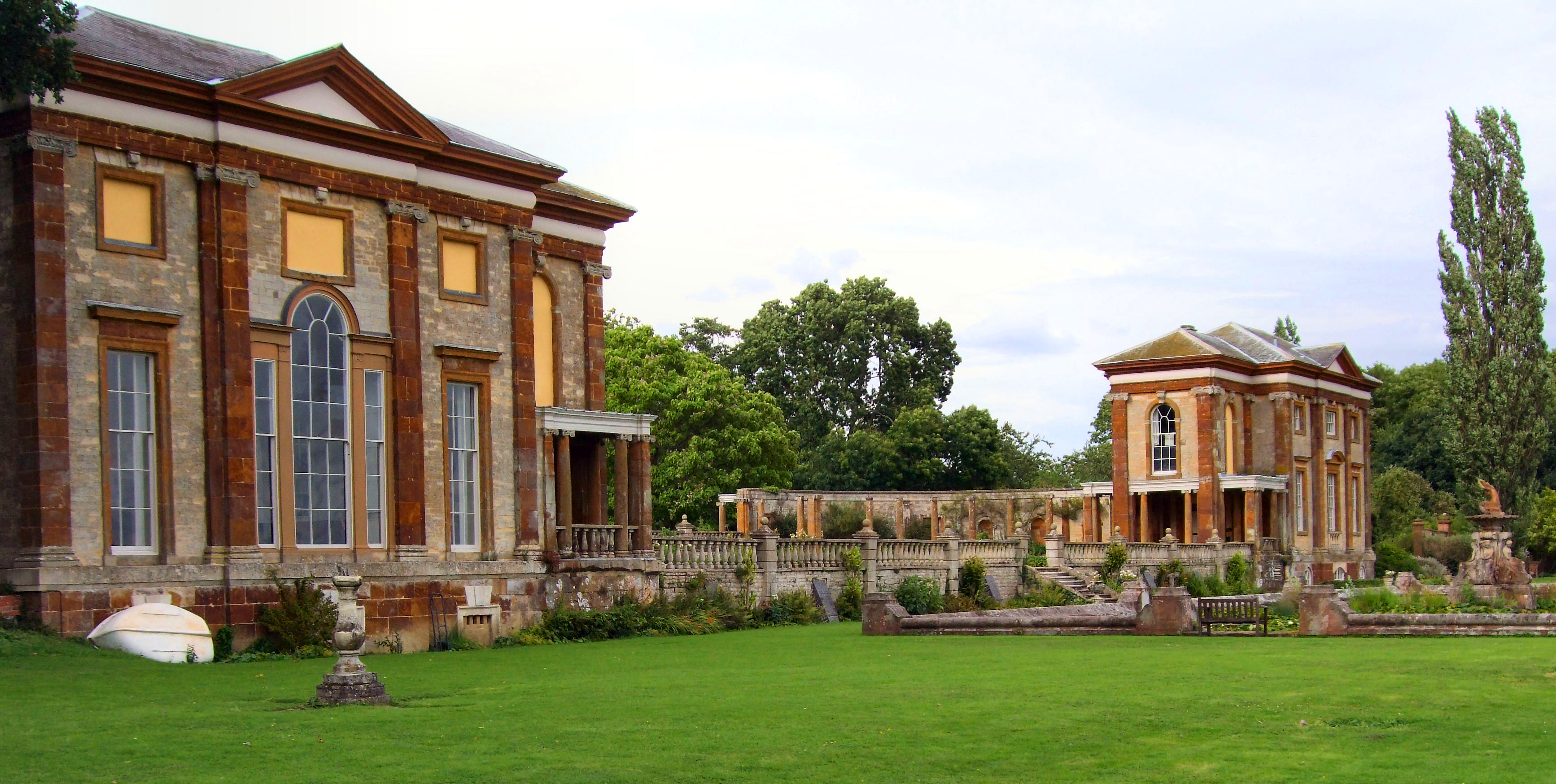 Stoke Park Pavilions wikimedia