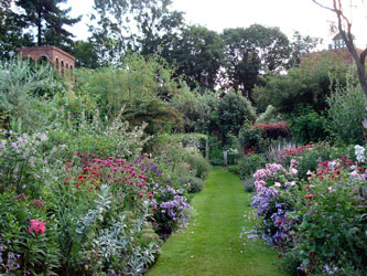 Stonehousecottagegarden