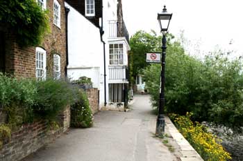 Thames Path Greenway