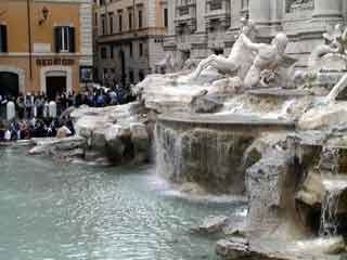Trevi fountain rome1