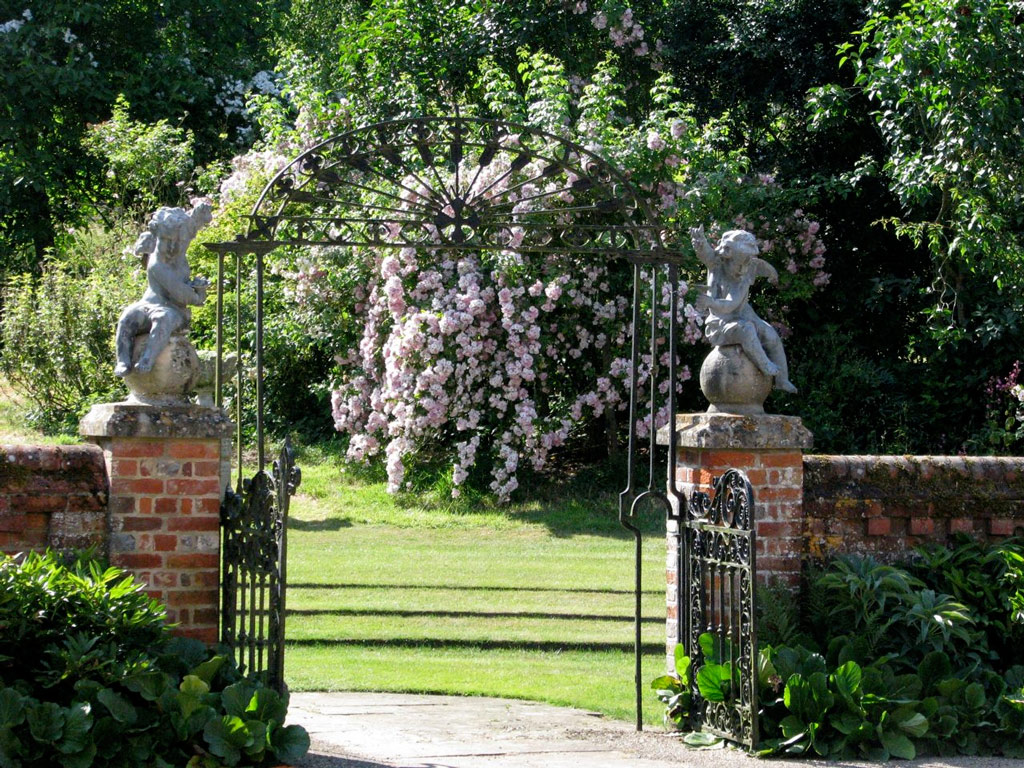 Gate, Upton Grey