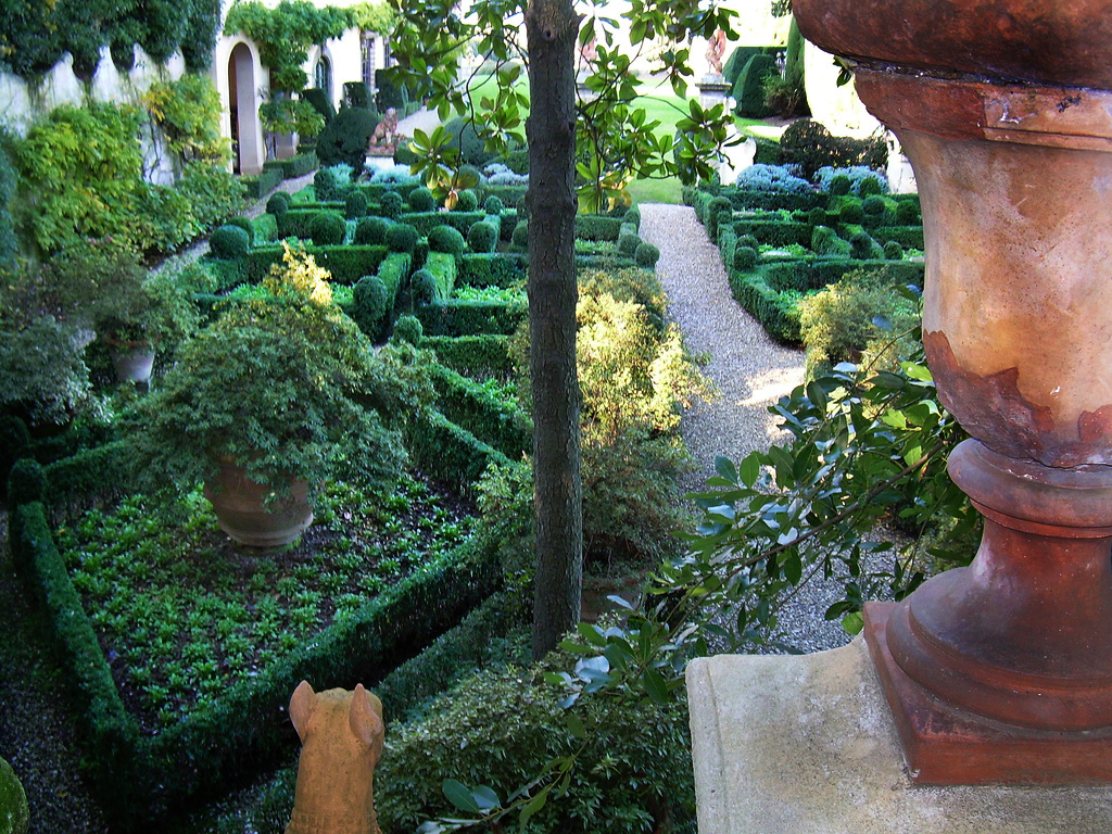 Villa Capponi Garden Clover Bee