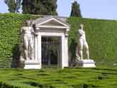 Statues at Villa Madama
