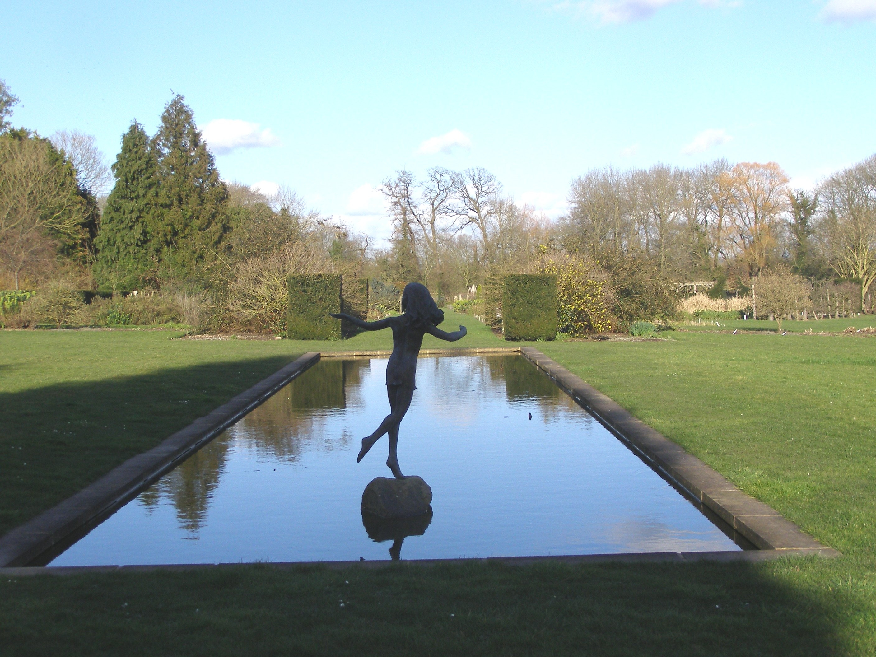 Waterlilly canal, Waterperry Gardens