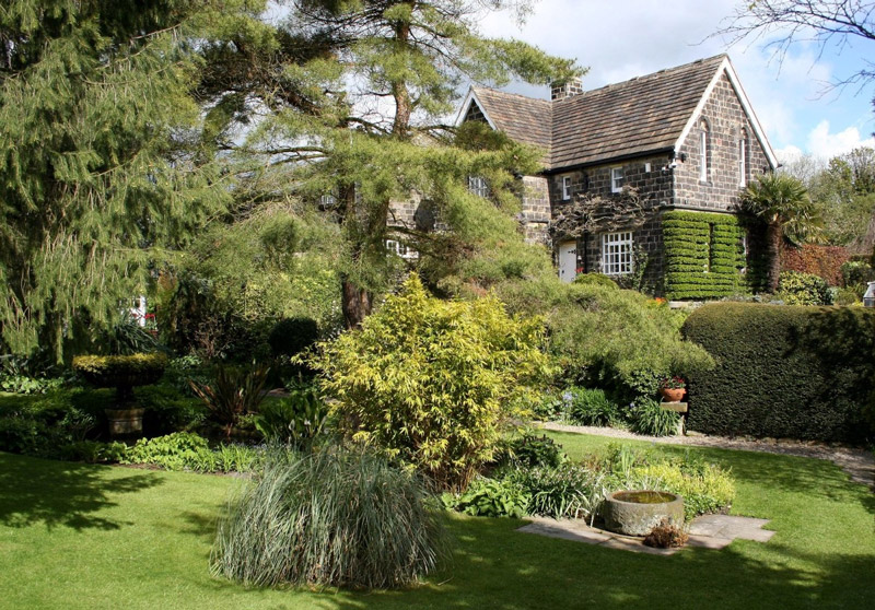 York Gate Garden, Adel