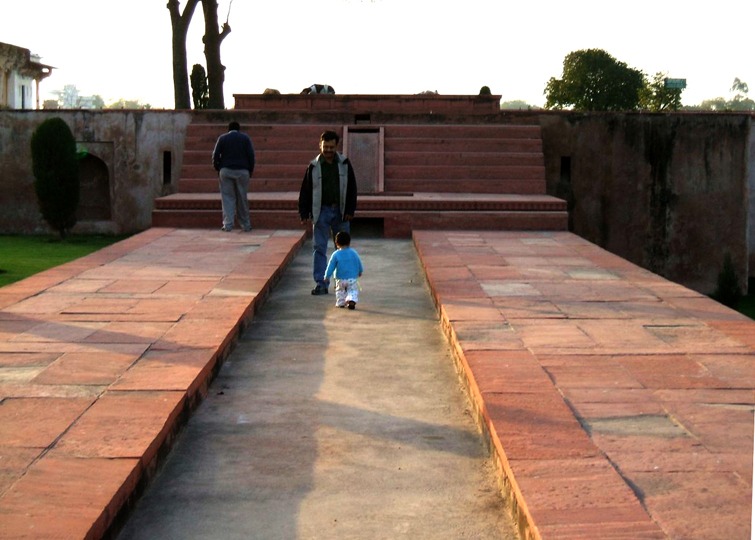 Ruchir75 put this photo on Flickr with the caption 'The watering system in Ram Bagh gardens'