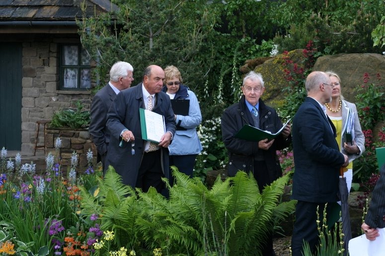 Chelsea garden design judges 2009