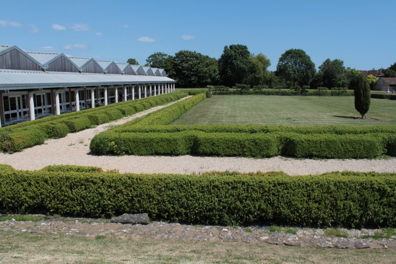 The re-created Fishbourne Roman Garden looks too much like a renaissance garden, with a 'formal' hedge and mown lawn