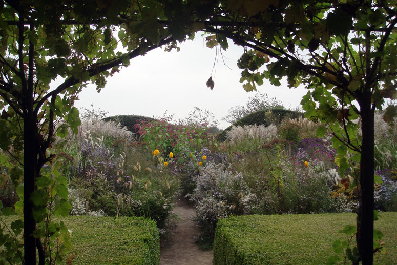 The arbour and box 'table' in the Autumn garden at Jardin Plume